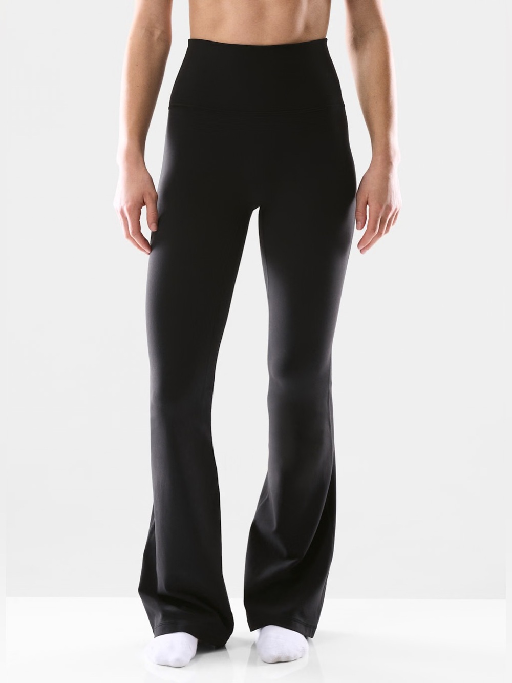 NWT - Aritzia Golden Cheeky Infinite Hi Flare 32"" Legging - Black - Size 12